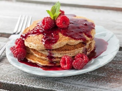 Вкусни меки американски палачинки с пълнозърнесто брашно, прясно мляко, сода, бакпулвер и яйца без масло - снимка на рецептата Вкусни меки американски палачинки с пълнозърнесто брашно, прясно мляко, сода, бакпулвер и яйца без масло - снимка на рецептата